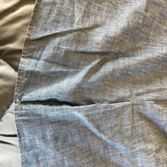 BANANA REPUBLIC Chambray skirt. - Picture 3 of 5